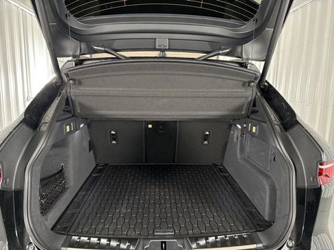 Used 2025 Jaguar F-PACE R-Dynamic S image 29