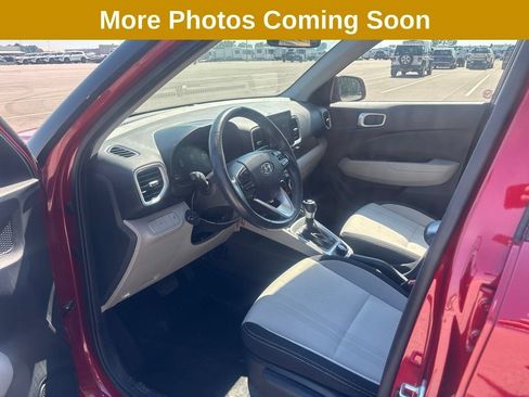 Used 2025 Hyundai Venue SEL FWD image 7