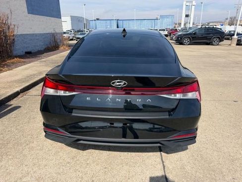 Used 2022 Hyundai Elantra SEL w/ Convenience Package image 4