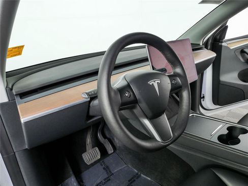 Used 2023 Tesla Model Y Long Range AWD/4WD image 4