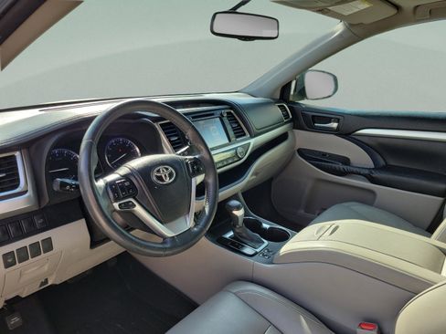 Used 2014 Toyota Highlander XLE FWD image 20