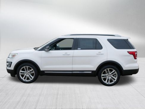 Certified 2017 Ford Explorer XLT w/ Equipment Group 202A image 4