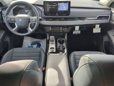 New 2026 Mitsubishi Outlander SE FWD image 16