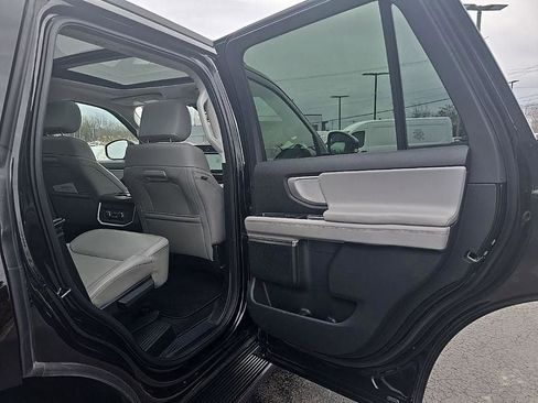 Used 2025 Ford Expedition Active image 35