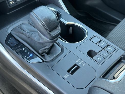 Used 2023 Toyota Highlander L image 31