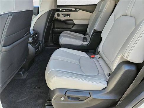 Used 2025 Honda Pilot EX-L image 17