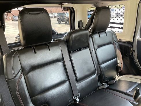 Used 2018 Jeep Wrangler Unlimited Rubicon w/ Safety Group image 16