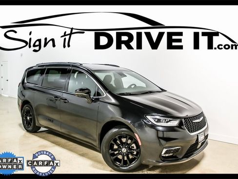 Used 2022 Chrysler Pacifica Touring image 1