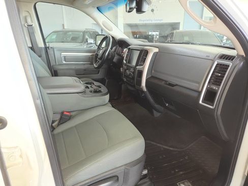 Used 2017 RAM 1500 Classic SLT w/ SLT Plus D←cor Group AWD/4WD image 28