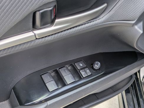 Used 2025 Toyota Camry SE FWD image 12