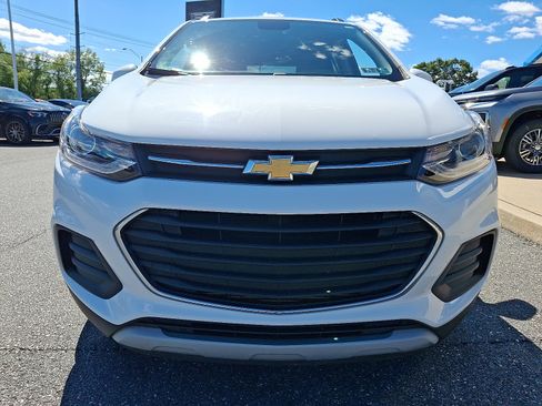 Certified 2018 Chevrolet Trax LT w/ LT Convenience Package FWD image 2