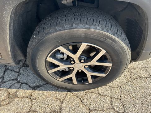 Certified 2024 Jeep Grand Cherokee Limited image 12