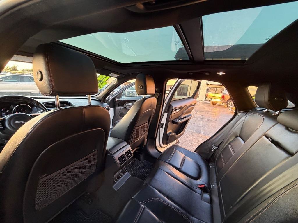 Used 2018 Jaguar F-PACE Prestige AWD/4WD image 17
