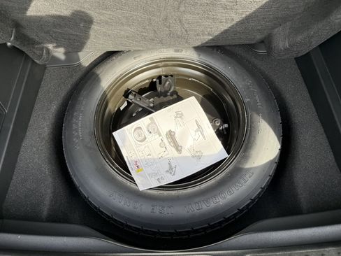 Used 2019 Jeep Cherokee Latitude Plus w/ Cold Weather Group image 18