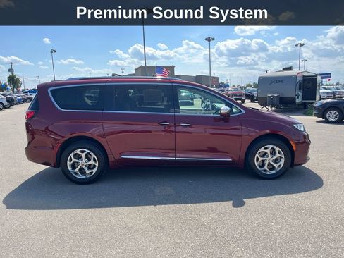 Used 2021 Chrysler Pacifica Limited w/ Premium & Safety Sphere Group AWD/4WD image 8