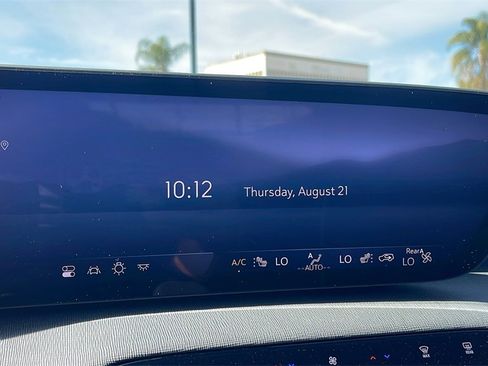 Used 2025 Buick Enclave Sport Touring w/ Power Package image 17