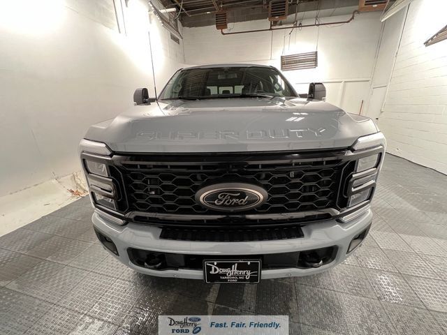 Used 2025 Ford F250 Lariat w/ Lariat Ultimate Package AWD/4WD image 2