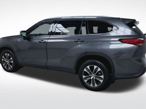 Used 2020 Toyota Highlander XLE image 23