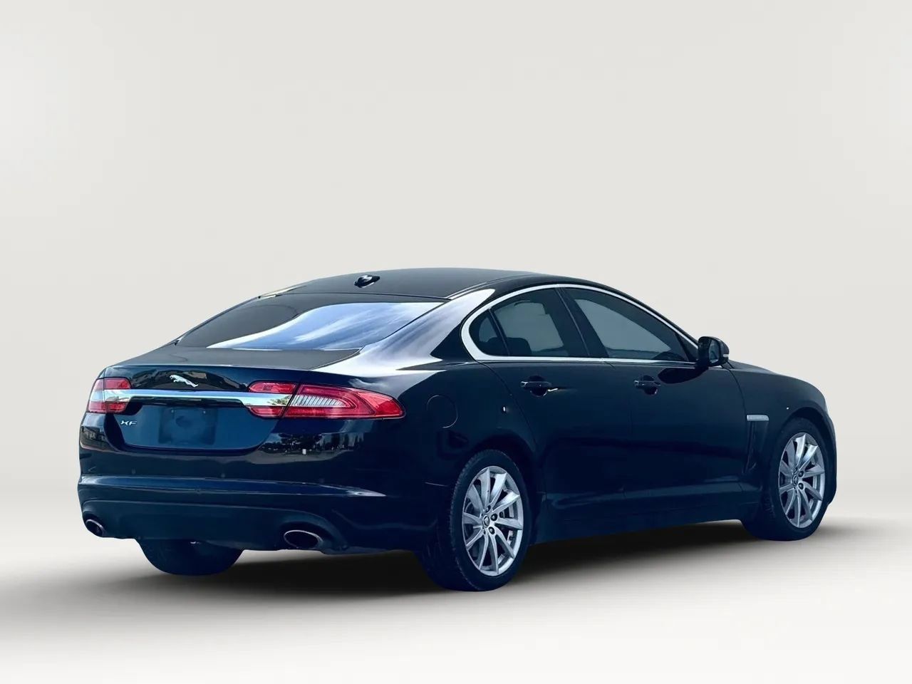Used 2012 Jaguar XF RWD image 9