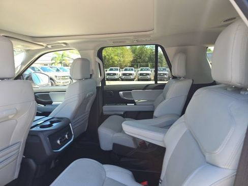 Used 2025 Ford Expedition Platinum w/ Driver's Package AWD/4WD image 8
