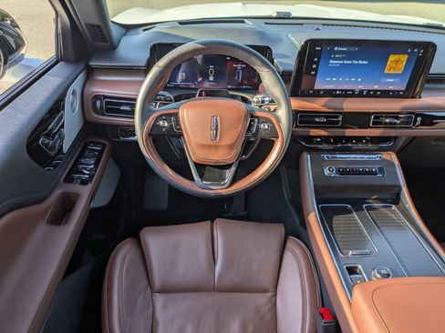 Used 2025 Lincoln Aviator Reserve w/ Equipment Group 201A AWD/4WD image 33