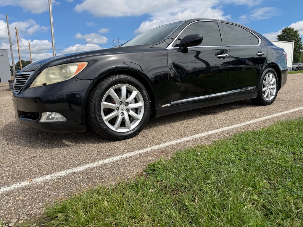 Used 2007 Lexus LS 460 w/ Comfort Pkg RWD image 3