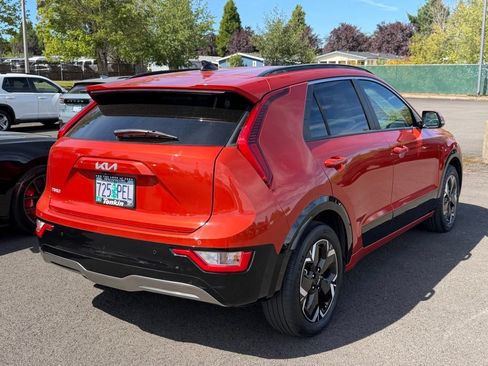 Used 2023 Kia Niro Wind w/ Wind Preserve Package FWD image 7