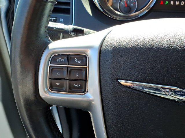 Used 2013 Chrysler Town & Country Touring-L w/ Driver Convenience Group FWD image 21