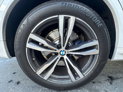 Used 2024 BMW X7 xDrive40i w/ M Sport Package AWD/4WD image 4