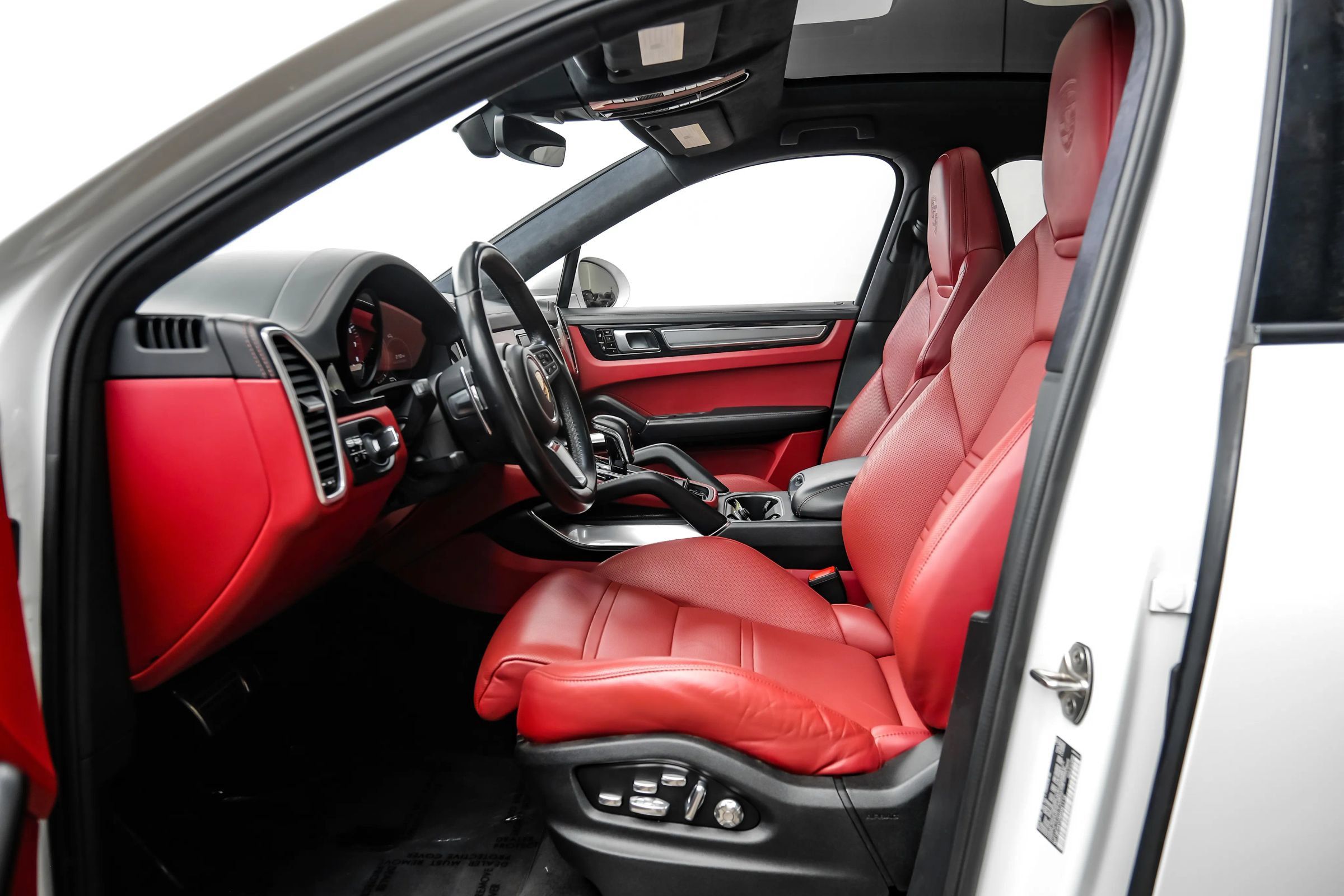 Used 2021 Porsche Cayenne Turbo AWD/4WD image 39