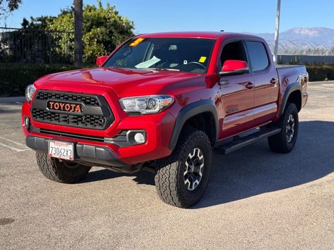 Used 2023 Toyota Tacoma TRD Off-Road image 4