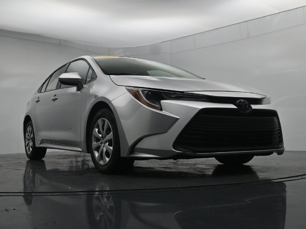Used 2023 Toyota Corolla LE FWD image 32