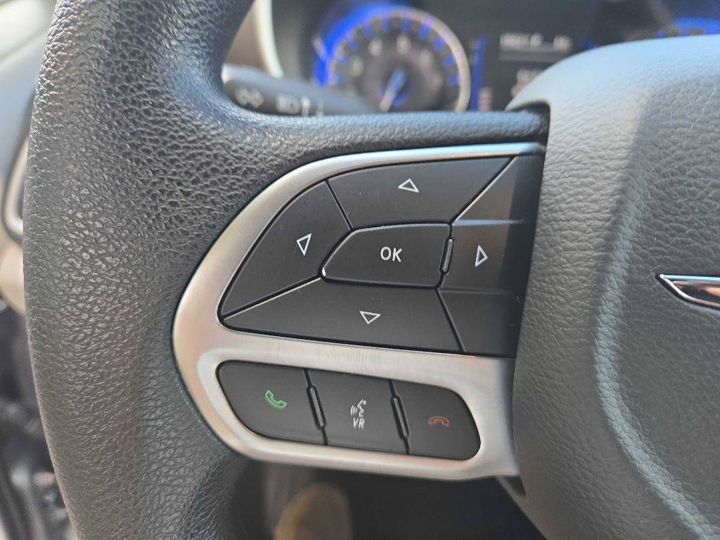 Used 2020 Chrysler Voyager Lxi FWD image 18