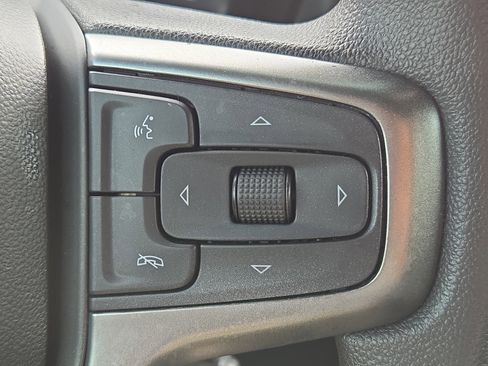 Used 2020 Chevrolet Silverado 1500 LT AWD/4WD image 24