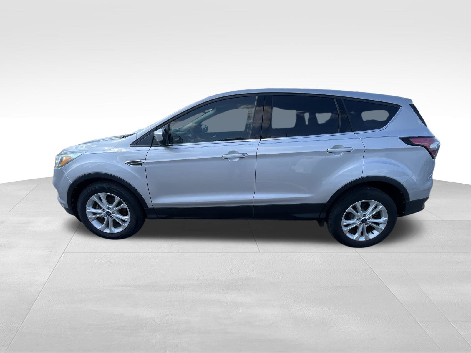 Used 2017 Ford Escape SE FWD image 8
