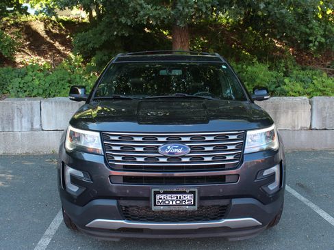 Used 2017 Ford Explorer XLT w/ Equipment Group 202A AWD/4WD image 3