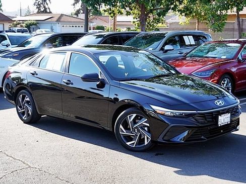 Certified 2025 Hyundai Elantra Sport FWD image 3