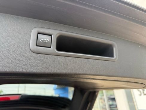 Used 2025 Toyota Highlander XSE AWD/4WD image 35