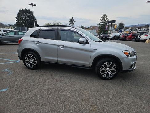 Used 2018 Mitsubishi Outlander Sport SEL image 2