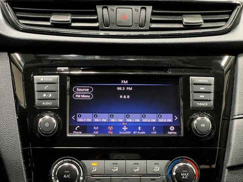 Used 2018 Nissan Rogue S AWD/4WD image 23