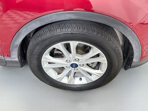 Used 2019 Ford Escape SE image 32