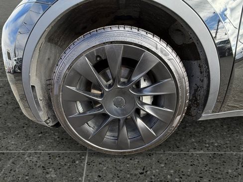 Used 2021 Tesla Model Y Long Range image 27