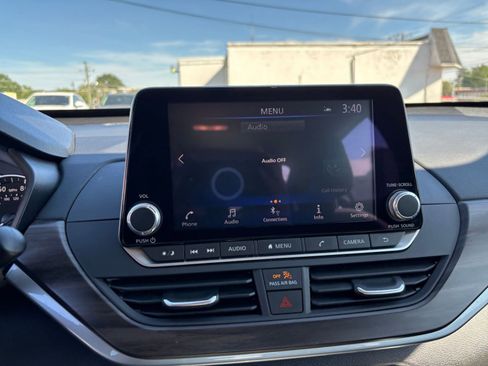 Used 2025 Nissan Altima 2.5 SV FWD image 20