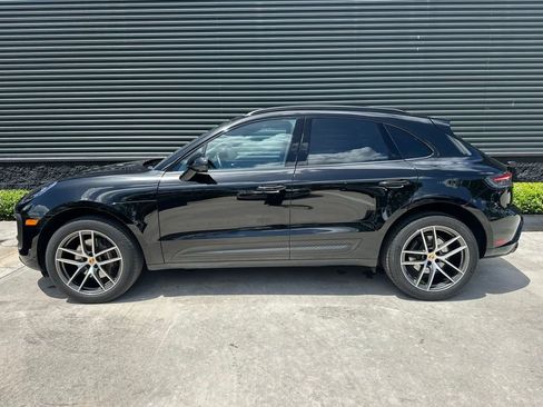 Certified 2023 Porsche Macan image 2