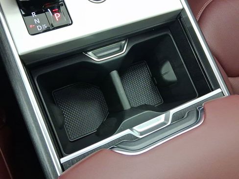 New 2025 Land Rover Range Rover SE image 28