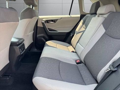 Certified 2022 Toyota RAV4 XLE w/ Carpet Mat Package (TMS) AWD/4WD image 46