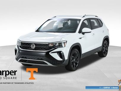 Used 2023 Volkswagen Taos SE w/ Black Wheel Package
