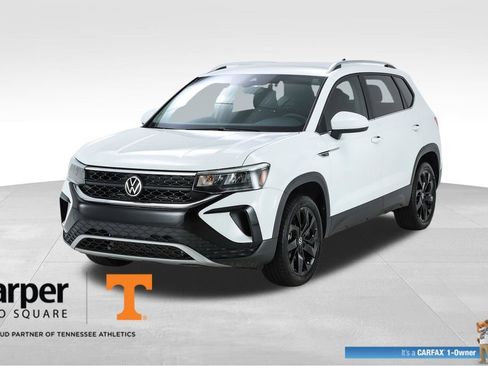Used 2023 Volkswagen Taos SE w/ Black Wheel Package FWD image 1