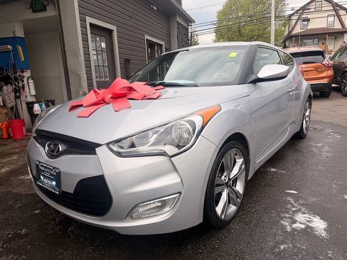 Used 2012 Hyundai Veloster w/ Style Pkg FWD image 2
