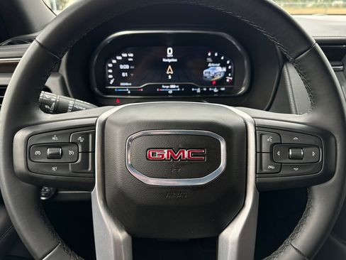 Used 2024 GMC Yukon XL SLE image 24